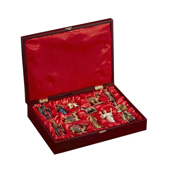 REAL LIFE NATIVITY ORNAMENT SET WITH WOODEN BOX